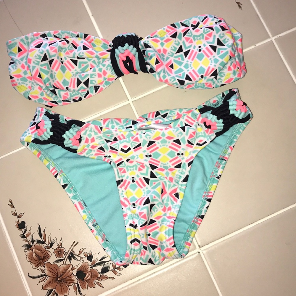 CLOSET CLOSING Geometric Print Bikini